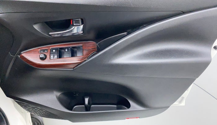 2019 Toyota Innova Crysta 2.4 GX 8 STR, Diesel, Manual, 38,470 km, Driver Side Door Panels Control