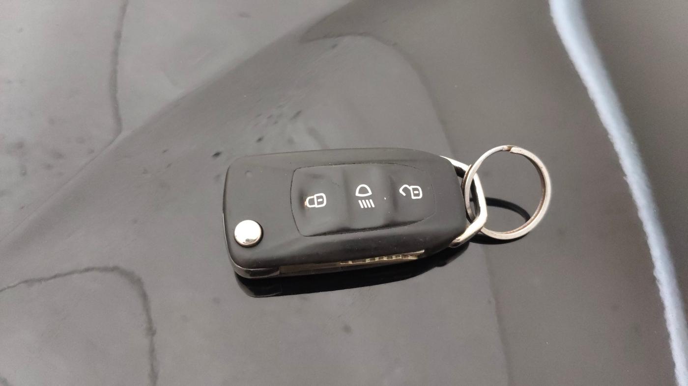 2019 Tata NEXON KRAZ PLUS AMT PETROL, CNG, Automatic, 94,993 km, Key Close Up