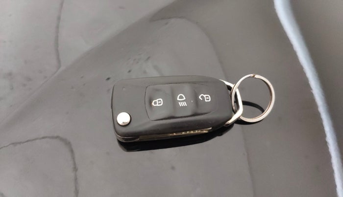 2019 Tata NEXON KRAZ PLUS AMT PETROL, CNG, Automatic, 94,904 km, Key Close Up