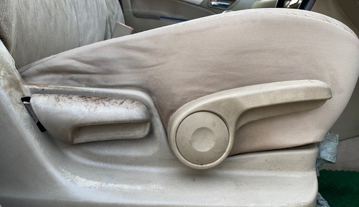 2013 Maruti Ertiga ZDI, Diesel, Manual, 1,00,067 km, Driver Side Adjustment Panel