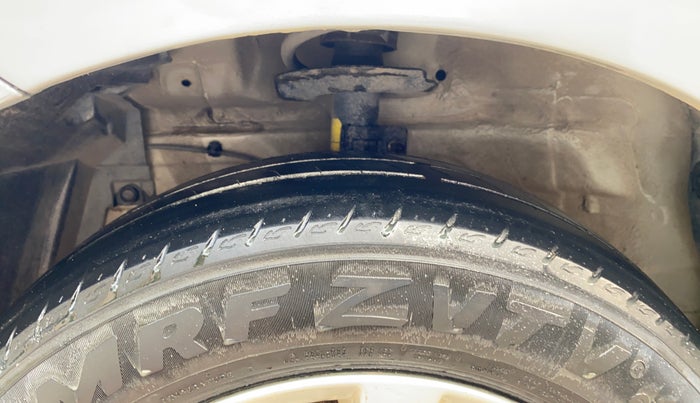 2013 Maruti Ertiga ZDI, Diesel, Manual, 1,00,067 km, Left Front Tyre Tread