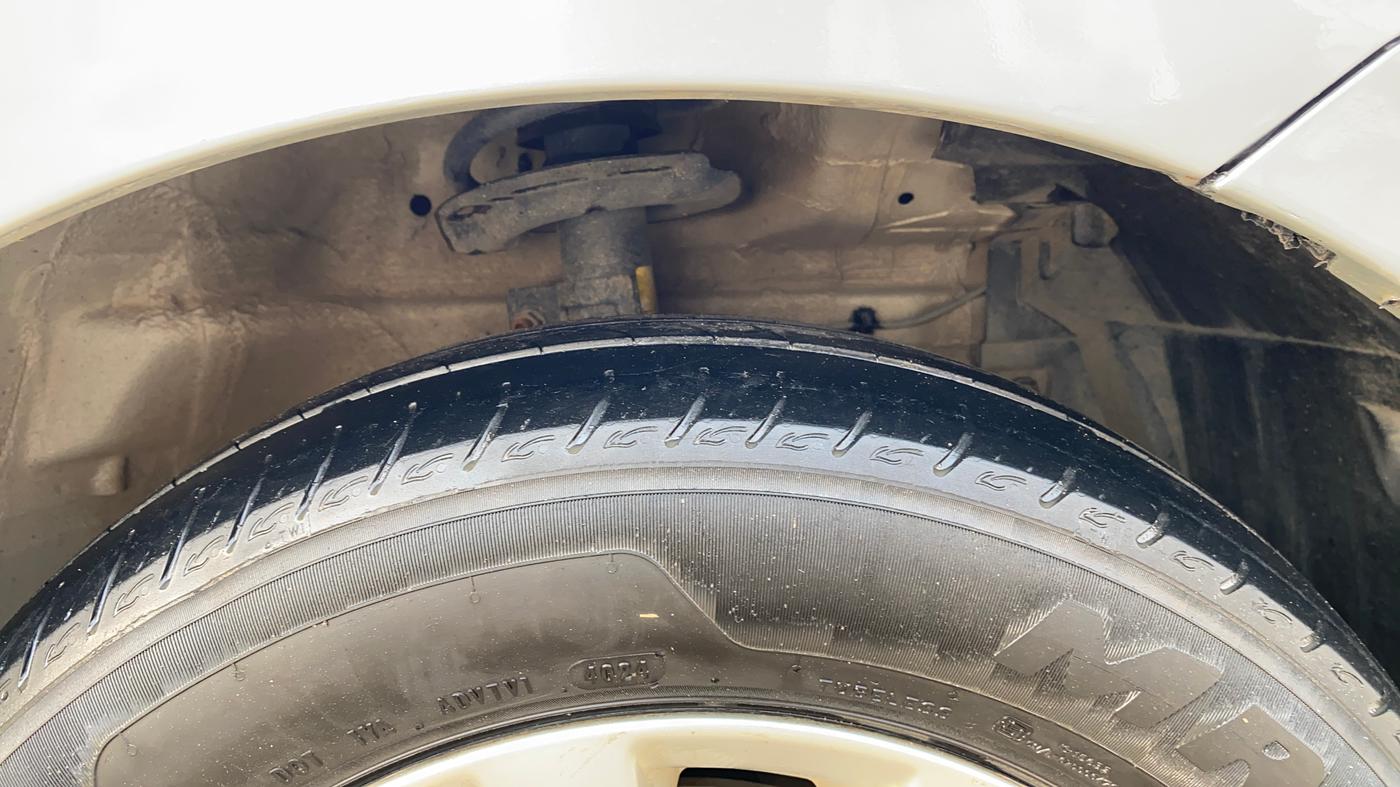2013 Maruti Ertiga ZDI, Diesel, Manual, 1,00,067 km, Right Front Tyre Tread