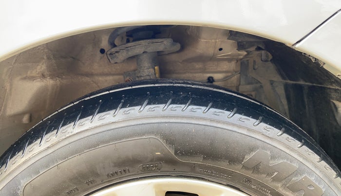 2013 Maruti Ertiga ZDI, Diesel, Manual, 1,00,067 km, Right Front Tyre Tread