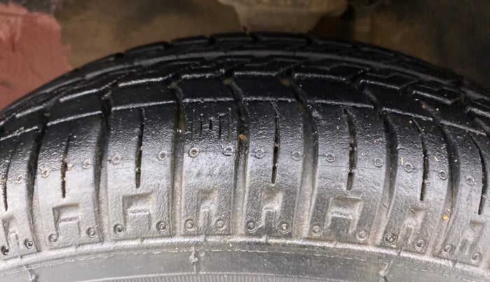 2017 Maruti Alto 800 LXI OPT, Petrol, Manual, 26,424 km, Left Front Tyre Tread