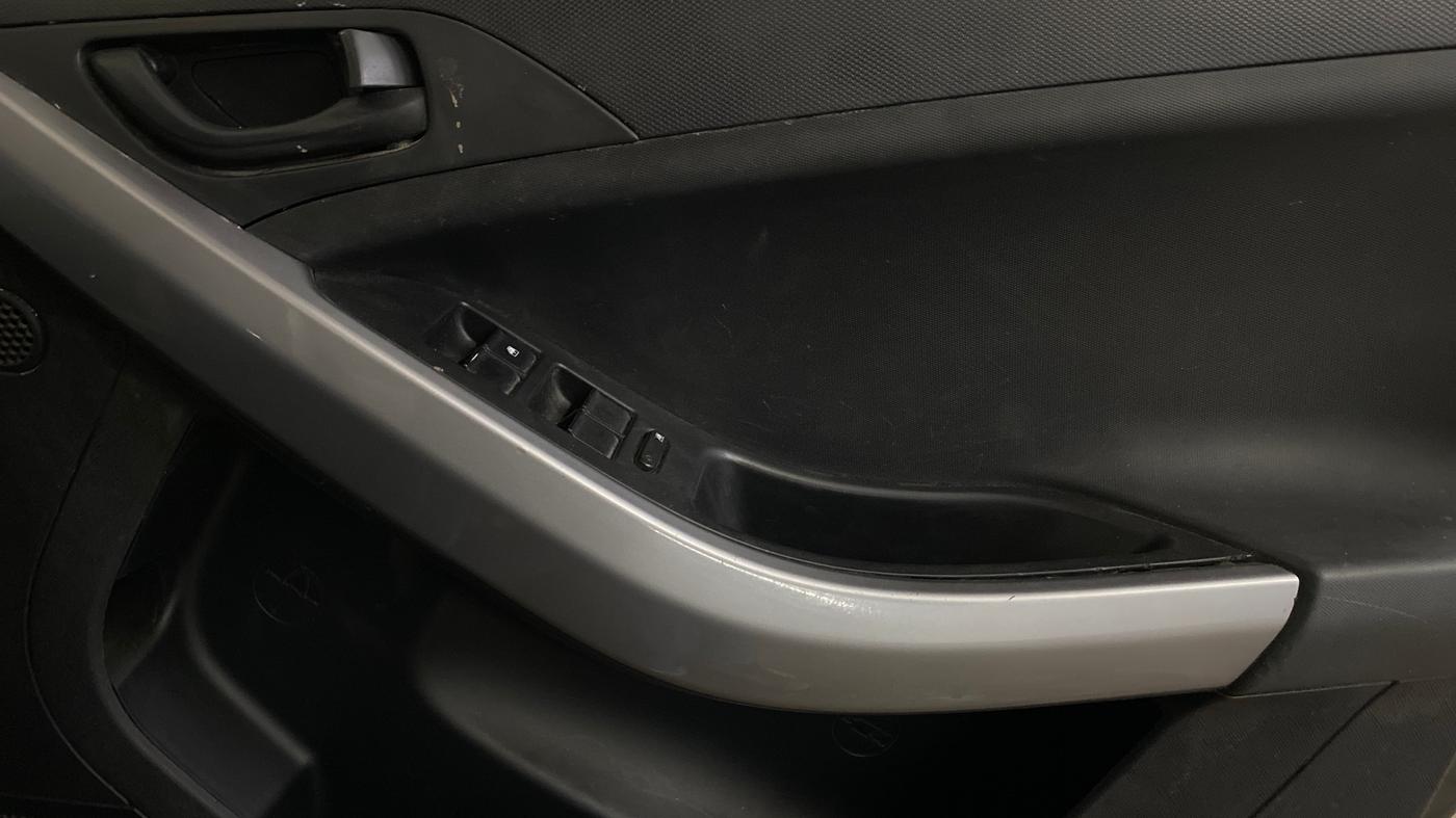 2022 Tata NEXON XM SUNROOF PETROL, Petrol, Manual, 59,734 km, Driver Side Door Panels Control