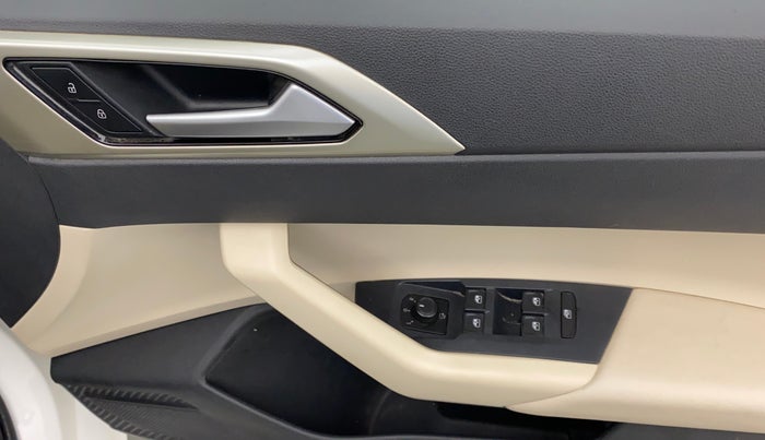 2022 Volkswagen VIRTUS TOPLINE TSI 1.0 MT, Petrol, Manual, 35,413 km, Driver Side Door Panels Control