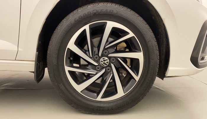 2022 Volkswagen VIRTUS TOPLINE TSI 1.0 MT, Petrol, Manual, 35,413 km, Right Front Wheel