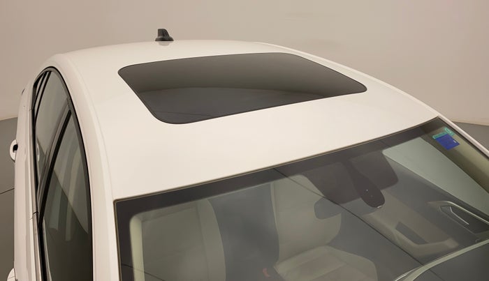 2022 Volkswagen VIRTUS TOPLINE TSI 1.0 MT, Petrol, Manual, 35,413 km, Roof