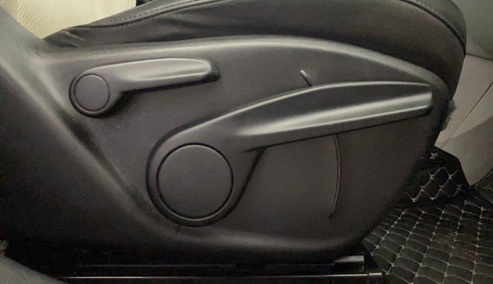 2017 Jeep Compass LIMITED 1.4 PETROL AT, Petrol, Automatic, 88,409 km, Driver Side Adjustment Panel