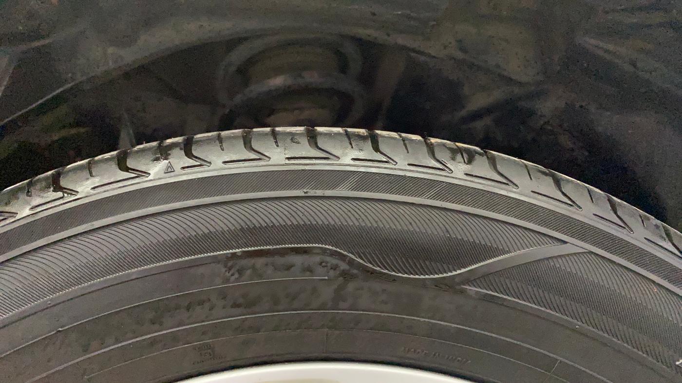 2017 Jeep Compass LIMITED 1.4 PETROL AT, Petrol, Automatic, 88,455 km, Right Front Tyre Tread