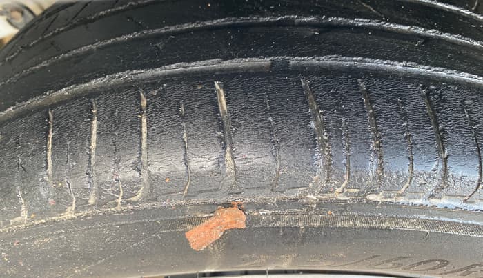 2019 Renault TRIBER RXZ, Petrol, Manual, 56,175 km, Left Rear Tyre Tread