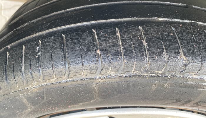 2019 Renault TRIBER RXZ, Petrol, Manual, 56,175 km, Right Rear Tyre Tread