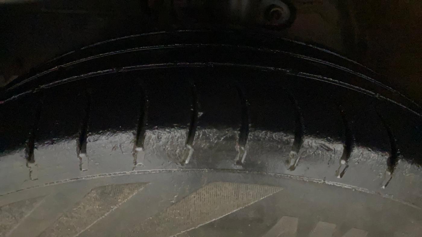 2016 Mahindra Kuv100 K6 PLUS 6 STR, Petrol, Manual, 69,174 km, Left Front Tyre Tread