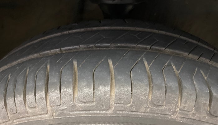 2015 Maruti Alto K10 VXI AMT, Petrol, Automatic, 1,07,039 km, Right Front Tyre Tread