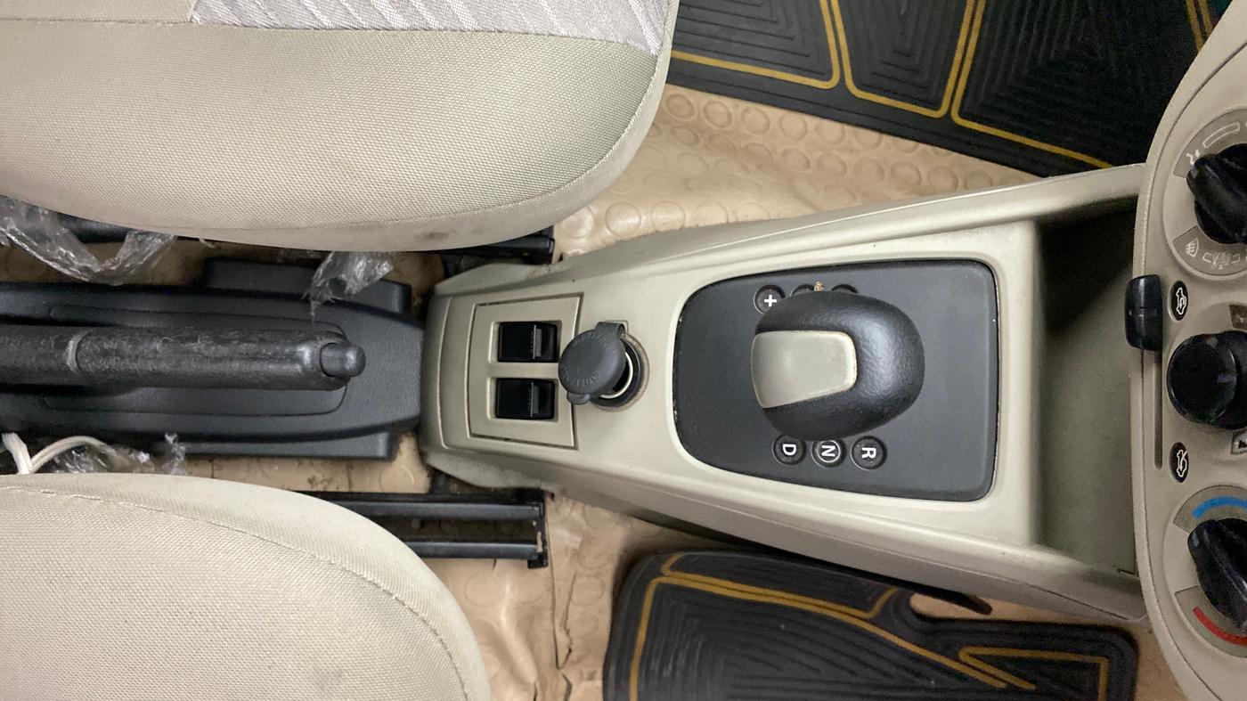 2015 Maruti Alto K10 VXI AMT, Petrol, Automatic, 1,07,039 km, Gear Lever