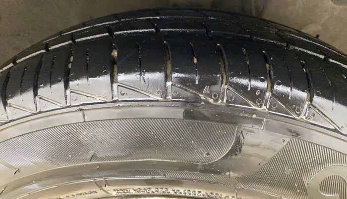 2014 Hyundai Eon ERA +, Petrol, Manual, 70,479 km, Right Front Tyre Tread