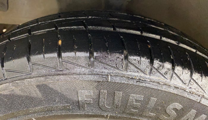 2014 Hyundai Eon ERA +, Petrol, Manual, 70,479 km, Left Front Tyre Tread