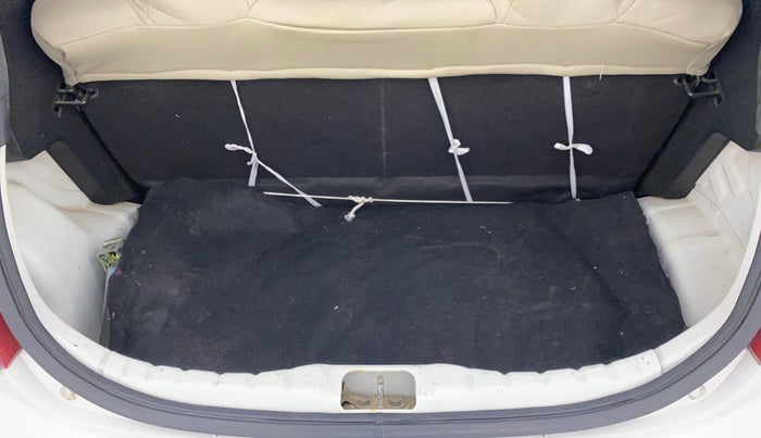 2014 Hyundai Eon ERA +, Petrol, Manual, 70,479 km, Boot Inside