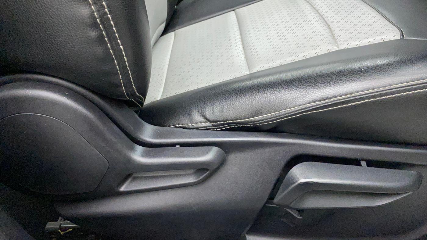 2022 Tata Tiago XZA PLUS PETROL, Petrol, Automatic, 2,507 km, Driver Side Adjustment Panel