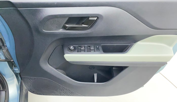 2022 Tata PUNCH ADVENTURE MT, Petrol, Manual, 9,991 km, Driver Side Door Panels Control