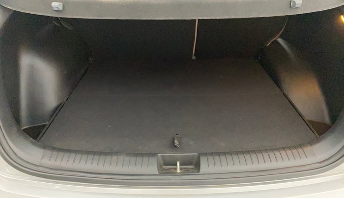 2017 Hyundai Creta SX PLUS AT 1.6 PETROL, Petrol, Automatic, 80,160 km, Boot Inside