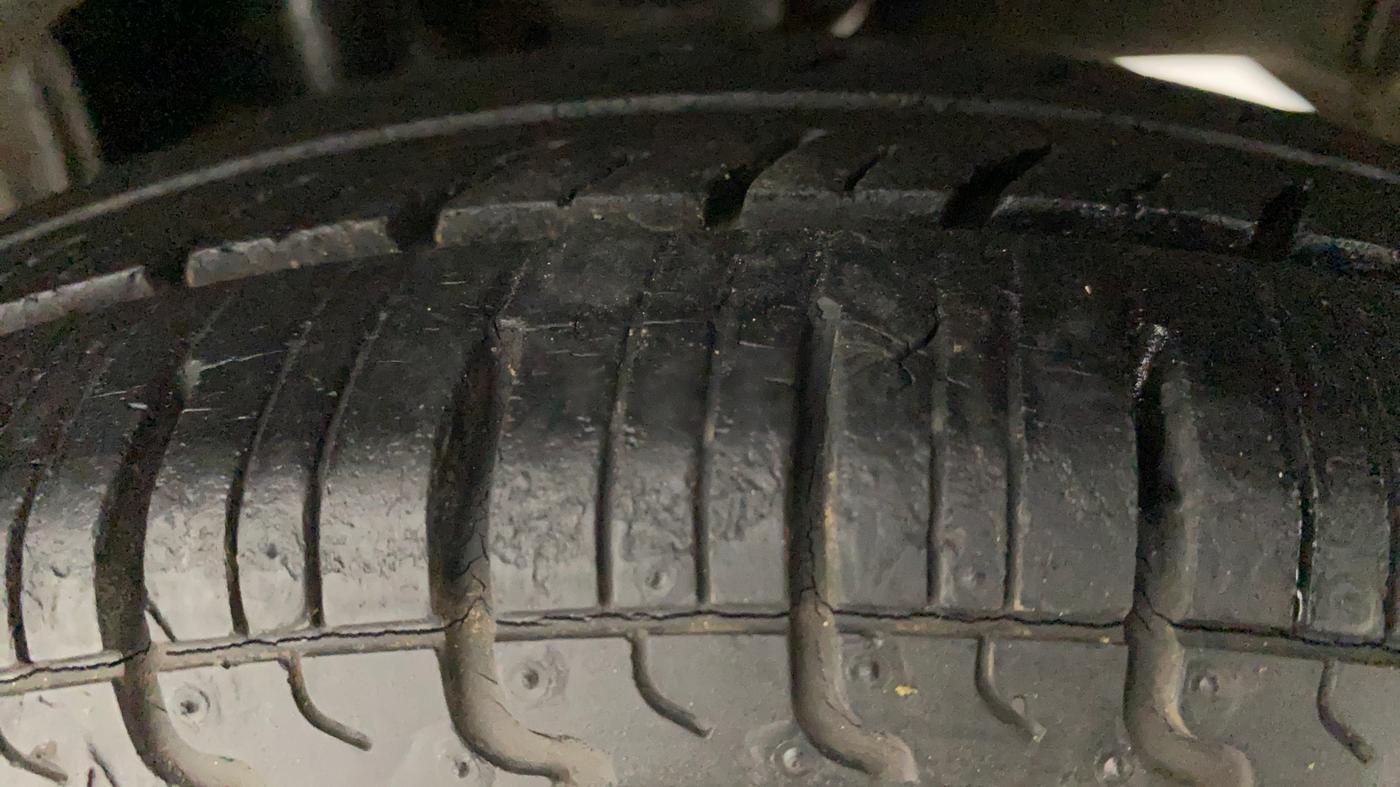 2016 Maruti Alto 800 LXI, Petrol, Manual, 22,702 km, Left Rear Tyre Tread