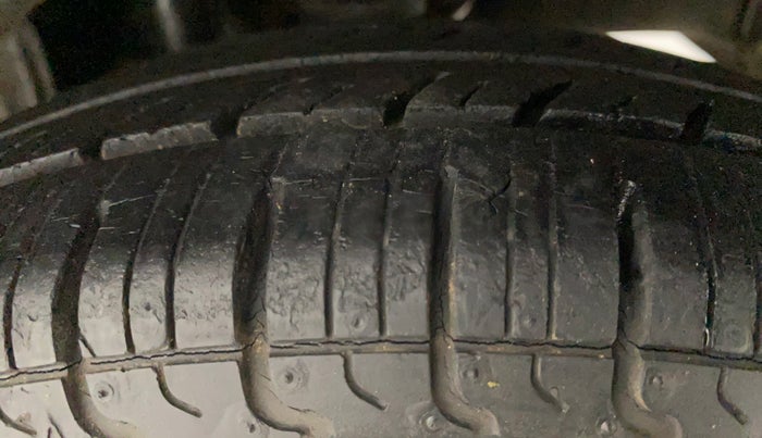 2016 Maruti Alto 800 LXI, Petrol, Manual, 22,702 km, Left Rear Tyre Tread