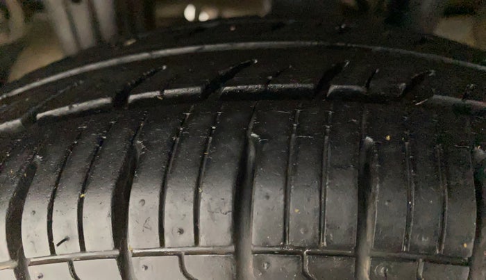 2016 Maruti Alto 800 LXI, Petrol, Manual, 22,702 km, Right Rear Tyre Tread