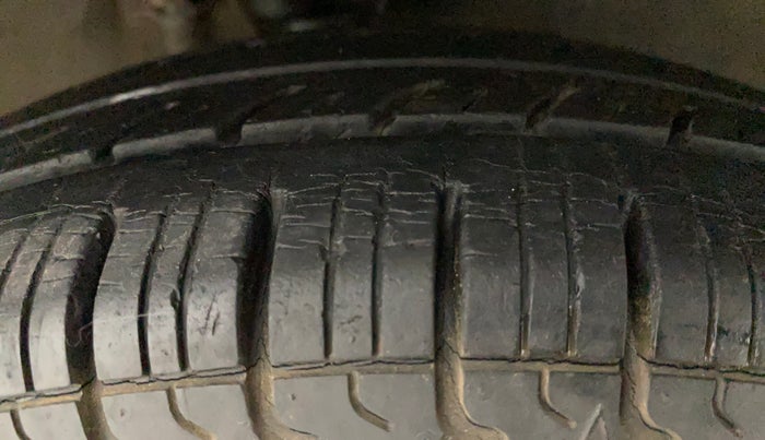 2016 Maruti Alto 800 LXI, Petrol, Manual, 22,702 km, Right Front Tyre Tread
