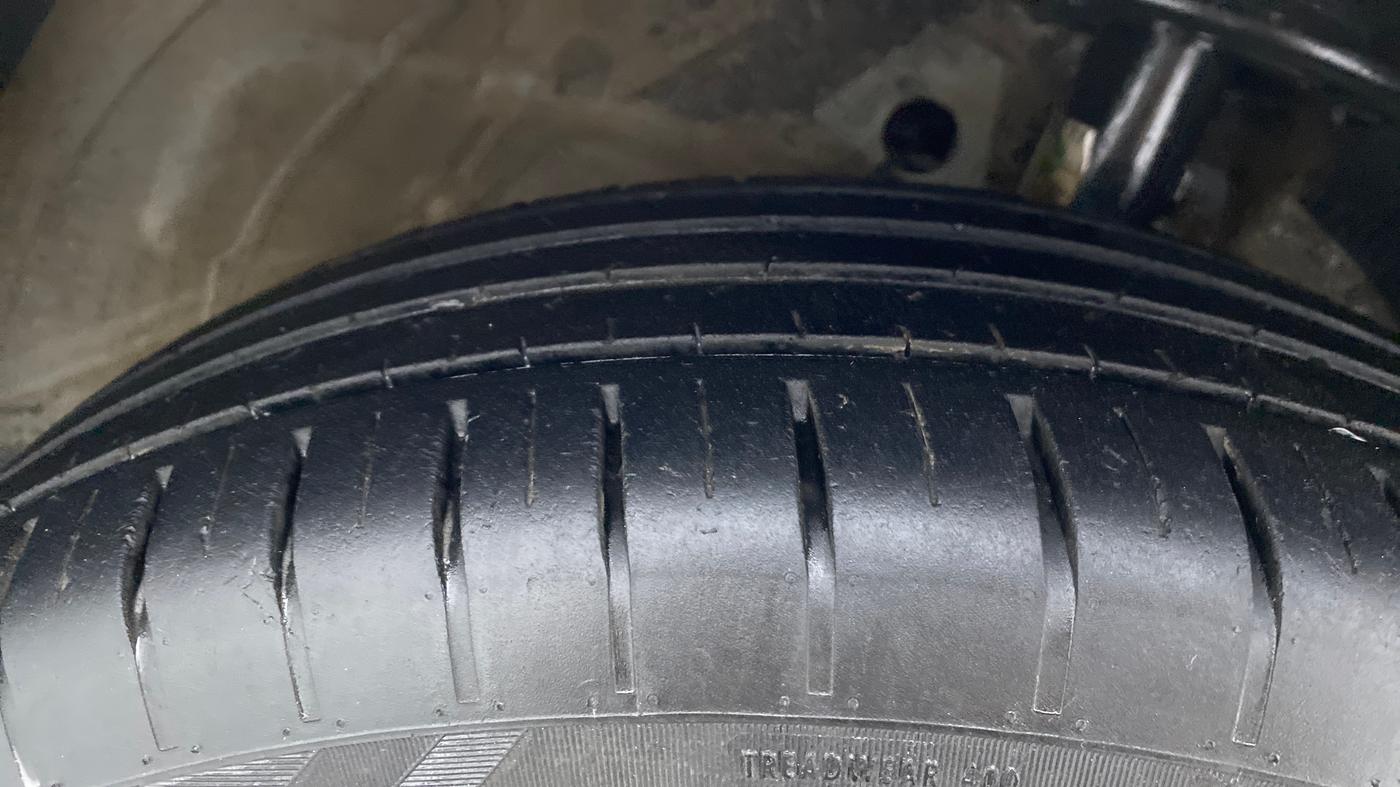 2021 Maruti Swift ZXI+ DUAL TONE , Petrol, Manual, 37,270 km, Right Front Tyre Tread