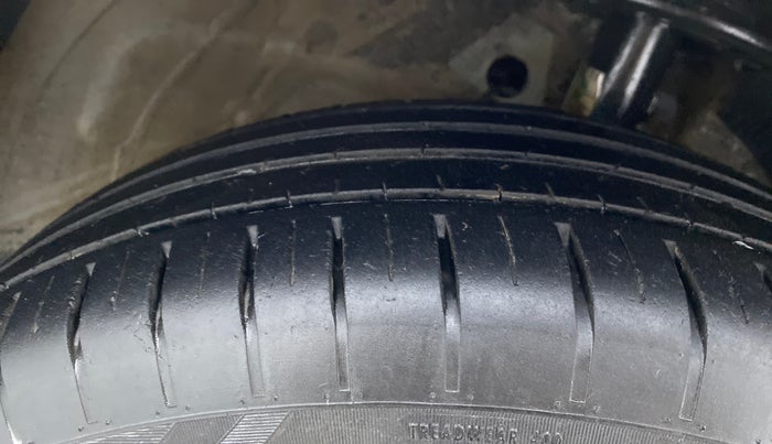 2021 Maruti Swift ZXI+ DUAL TONE , Petrol, Manual, 37,270 km, Right Front Tyre Tread