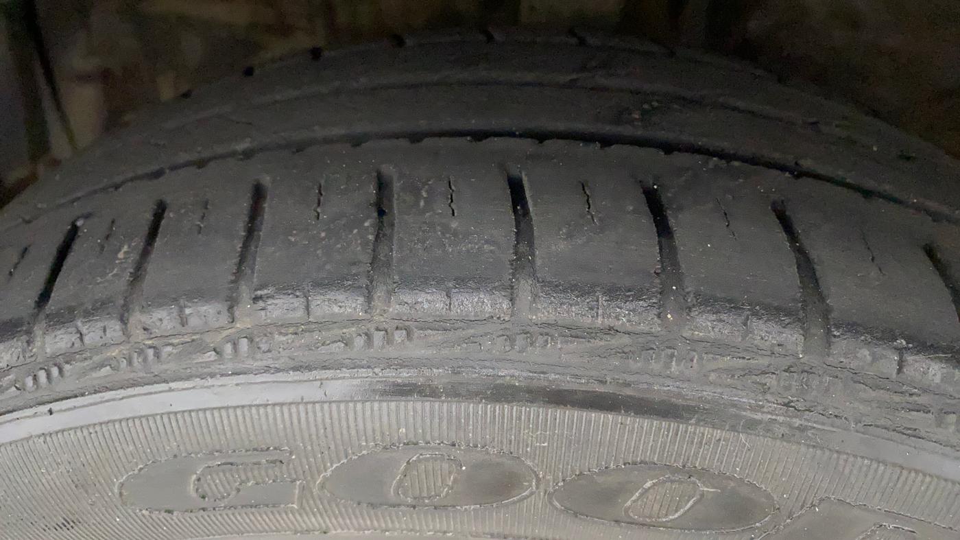 2017 Toyota Etios Liva VX DUAL TONE, Petrol, Manual, 37,917 km, Left Front Tyre Tread