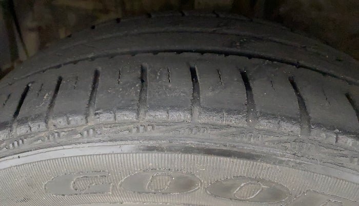2017 Toyota Etios Liva VX DUAL TONE, Petrol, Manual, 37,917 km, Left Front Tyre Tread