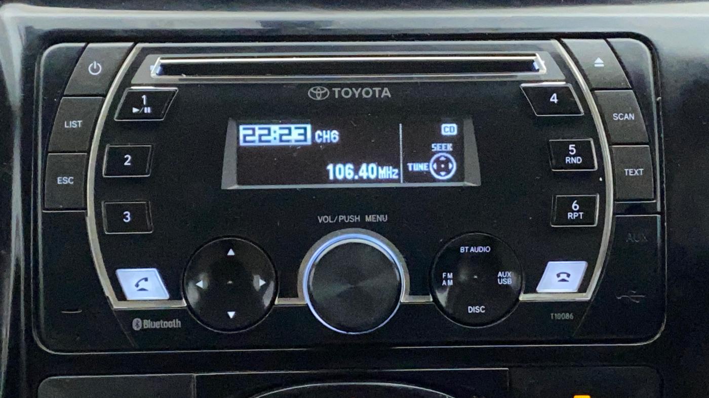 2017 Toyota Etios Liva VX DUAL TONE, Petrol, Manual, 37,917 km, Infotainment System