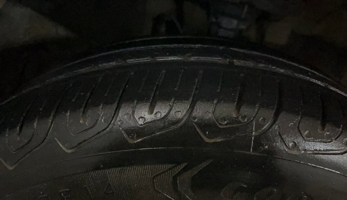 2016 Hyundai Elite i20 MAGNA 1.2, Petrol, Manual, 68,739 km, Right Front Tyre Tread