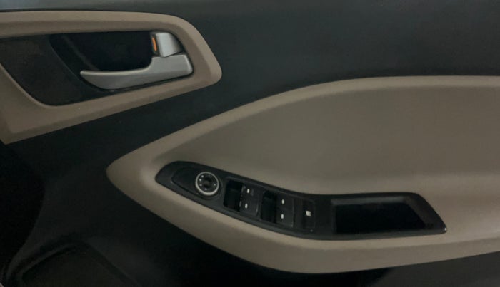 2016 Hyundai Elite i20 MAGNA 1.2, Petrol, Manual, 68,739 km, Driver Side Door Panels Control