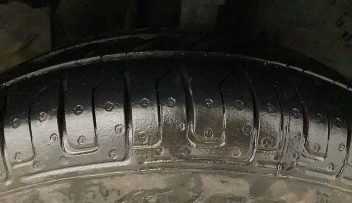 2018 Datsun Redi Go GOLD LIMITED EDITION, CNG, Manual, 56,705 km, Right Front Tyre Tread