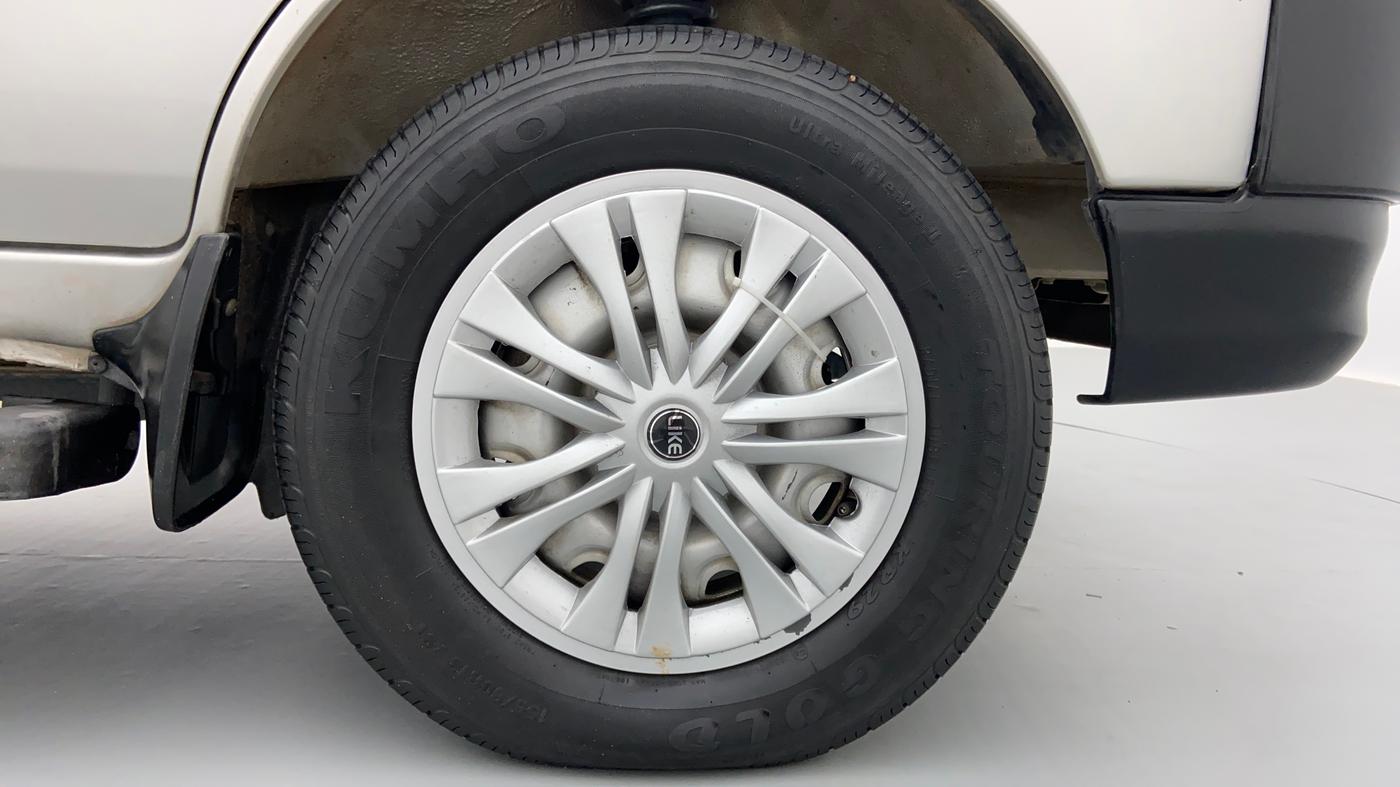 2017 Maruti Eeco 5 STR WITH AC PLUSHTR, Petrol, Manual, 42,174 km, Right Front Tyre