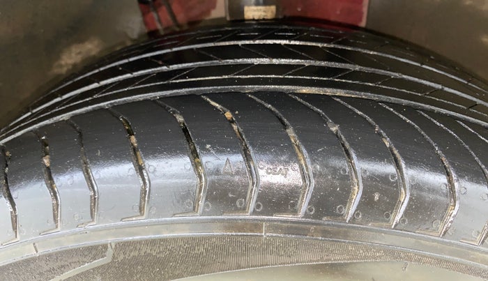 2023 Skoda KUSHAQ MONTE CARLO 1.0L TSI AT, Petrol, Automatic, 12,270 km, Right Front Tyre Tread