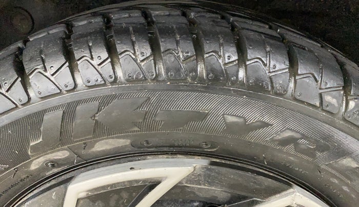 2015 Hyundai i10 MAGNA 1.1, CNG, Manual, 54,843 km, Right Rear Tyre Tread