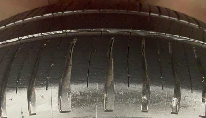 2011 Ford Figo 1.2 TITANIUM DURATEC, Petrol, Manual, 63,357 km, Left Front Tyre Tread