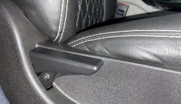 2019 Tata NEXON XM PETROL, Petrol, Manual, 39,225 km, Driver Side Adjustment Panel