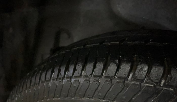2014 Maruti Swift Dzire VXI, Petrol, Manual, 89,918 km, Left Rear Tyre Tread