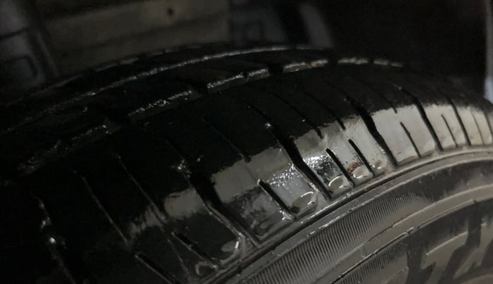 2014 Maruti Swift Dzire VXI, Petrol, Manual, 89,918 km, Right Front Tyre Tread