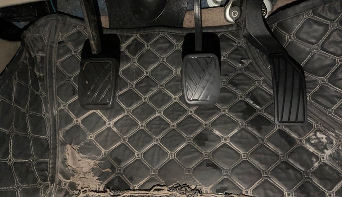 2014 Maruti Swift Dzire VXI, Petrol, Manual, 89,918 km, Pedals