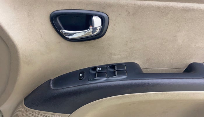 2013 Hyundai i10 MAGNA 1.1, Petrol, Manual, 38,440 km, Driver Side Door Panels Control