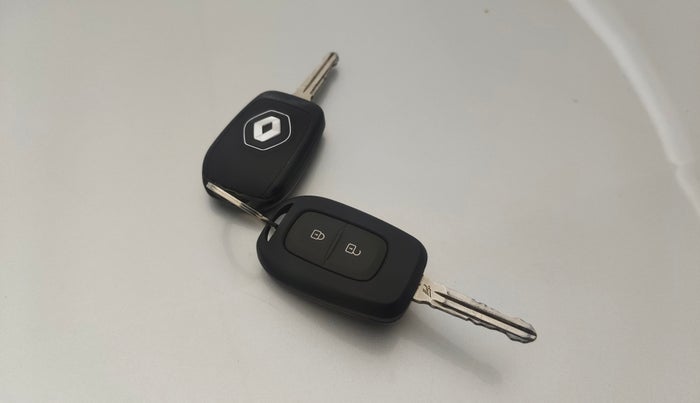 2019 Renault Duster RXS CVT, CNG, Automatic, 54,049 km, Key Close Up