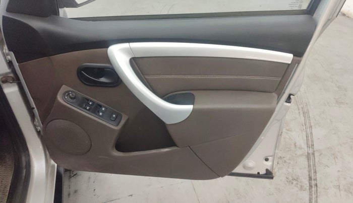 2019 Renault Duster RXS CVT, CNG, Automatic, 54,049 km, Driver Side Door Panels Control