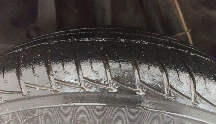 2019 Renault Duster RXS CVT, CNG, Automatic, 54,049 km, Right Rear Tyre Tread