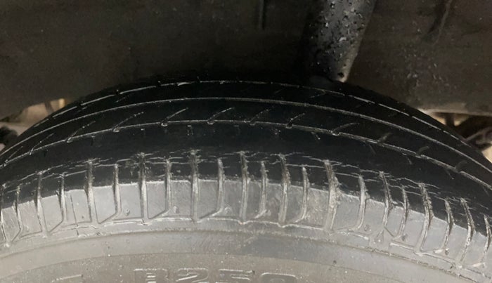 2017 Renault Kwid RXT 1.0 AMT (O), Petrol, Automatic, 50,004 km, Left Rear Tyre Tread